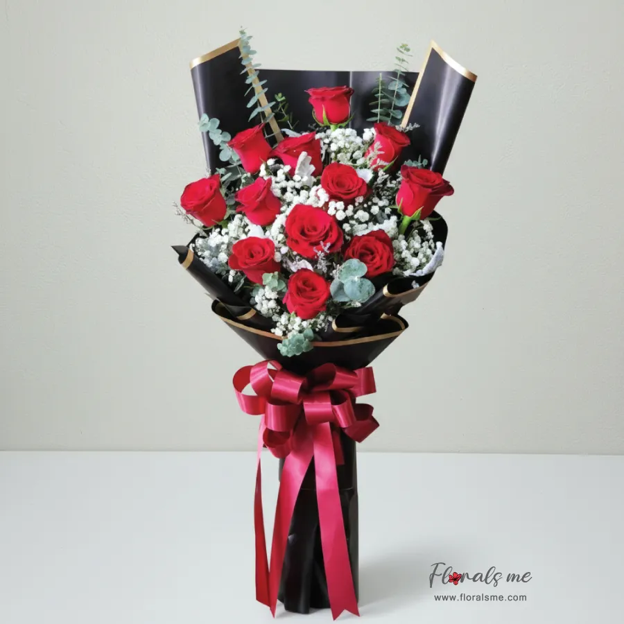 ช่อกุหลาบแดง FR21 แซมดอกยิปโซ ห่อกระดาษดำขอบทองสุดหรู ของขวัญวาเลนไทน์