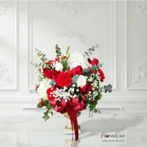 FV-01 ROMANTIC RED VASE แจกันกุหลาบแดงผสมคาร์เนชั่น (Red Roses & Carnations) จัดทรงพุ่มหรู จาก Floralsme