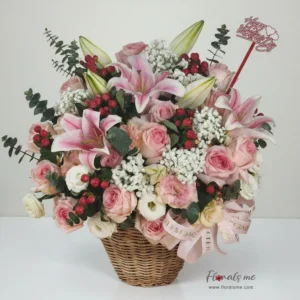 สั่งจอง FV-14 LOVELY HARMONY BLUSH BASKET กระเช้าดอกไม้โทนสีชมพูหวานสุดอลังการ (ดอกลิลลี่และกุหลาบ) จัดใส่ตะกร้าสานพร้อมป้าย Happy Valentine's Day จาก Floralsme บริการส่งด่วนทั่วกรุงเทพฯ นนทบุรี ปทุมธานี สมุทรปราการ รับวาเลนไทน์นี้!