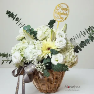 สั่งจอง FV-18 WHITE VANILLA FLORAL BASKET กระเช้าดอกไม้โทนสีขาววานิลลาสุดหรู (ไฮเดรนเยีย, ลิลลี่ และเยอบีร่า) แซมด้วยไลเซนทัส พร้อมป้าย Happy Valentine's Day จาก Floralsme บริการส่งด่วนทั่วกรุงเทพฯ นนทบุรี ปทุมธานี สมุทรปราการ รับวาเลนไทน์นี้!