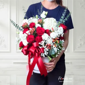 FBB-14 THIS LOVE RED ROSES BOX กล่องดอกไม้กุหลาบแดง ถือถ่ายรูปสวย