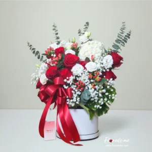FBB-14 THIS LOVE RED ROSES BOX กล่องดอกไม้สีขาวจัดกุหลาบแดงผสมไฮเดรนเยีย