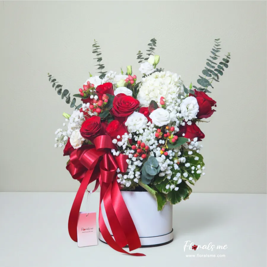 FBB-14 THIS LOVE RED ROSES BOX กล่องดอกไม้สีขาวจัดกุหลาบแดงผสมไฮเดรนเยีย