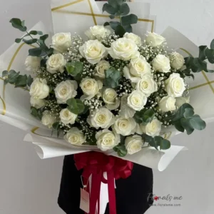 ช่อดอกไม้กุหลาบสีขาว 30 ดอก