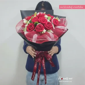 FR90 MIDNIGHT RED 12 ROSES ช่อกุหลาบแดงประดิษฐ์ ห่อกระดาษสีดำสุดเท่